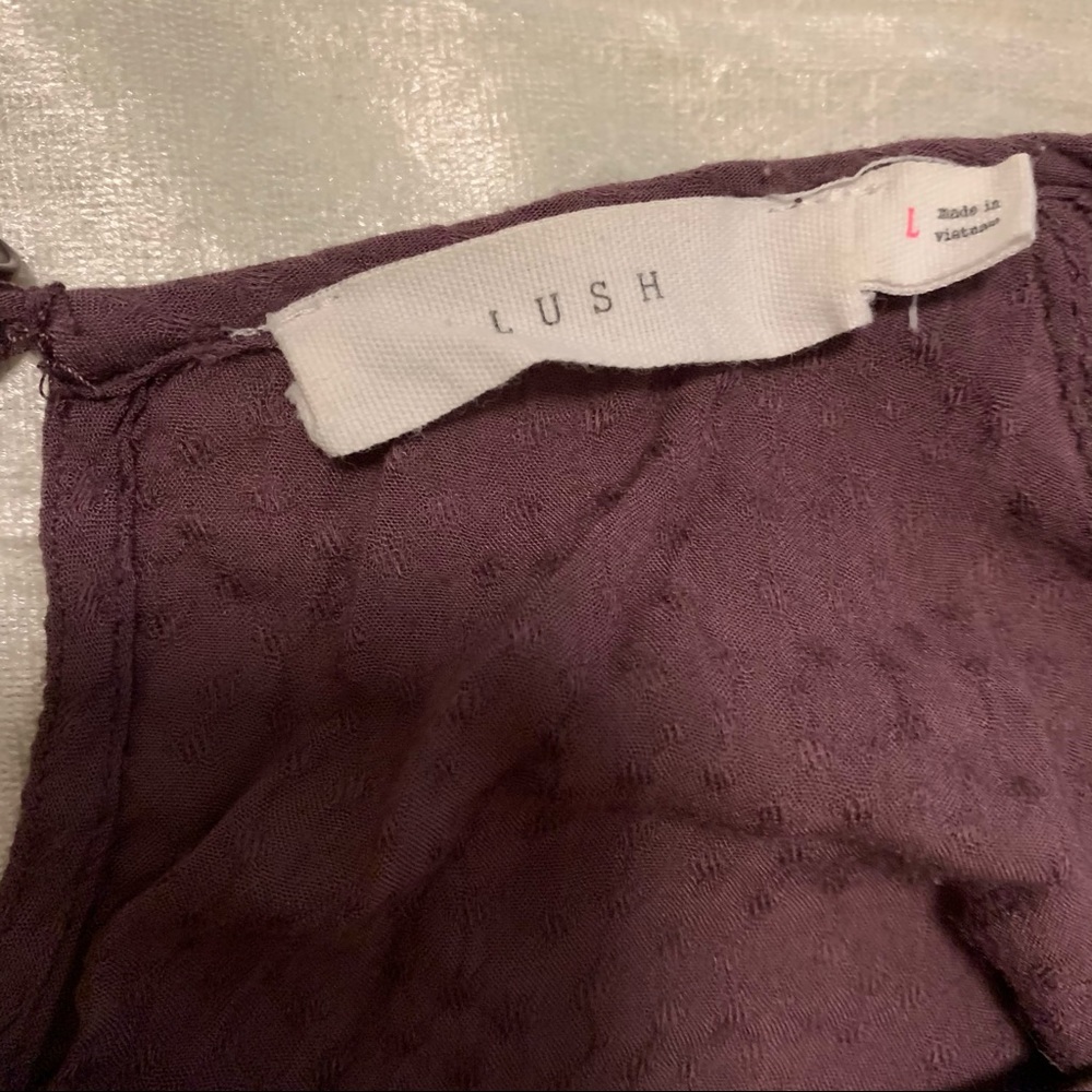 Lush Ruffle Blouse - Picture 4 of 4